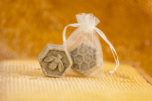 Bienes.tirol 2 in 1: Festes Shampoo und Dusche "Wald" mit Heilerde und Honig